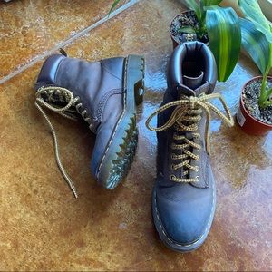 Padten Wyoming Burnished Leather Dr. Martens